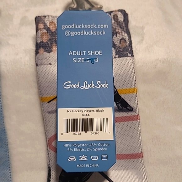 2 Pair Socks, creative designs, super soft - Picture 3 of 4